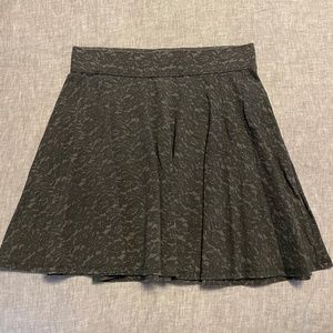 Hollister Size Small pull on circle skirt faux lace pattern black and gray